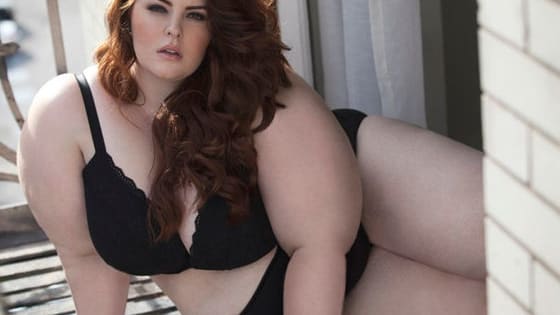 Tess Holliday was named "the largest model in the world"  (US size 22) and her photos that spread all over the internet caused quite a stir. While some people cheer her confidence others say she represents an unhealthy lifestyle. What do you think? 