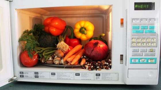 Not a very good cook? Don't have enough time? Check out these simple and fast meals that can be cooked in a microwave. 