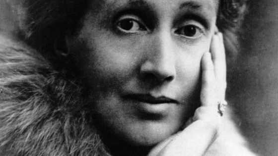 24 de enero, el natalicio de la escritora  británica Virginia Woolf