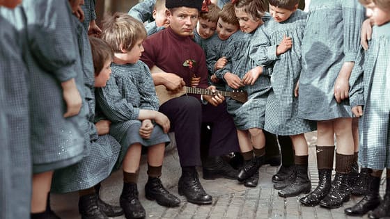 A vibrant insight into never-before-seen historical photos in living color. 