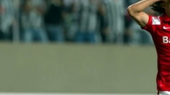 Enquete: Felipe Melo seria uma boa contratação para o Palmeiras em 2017? 