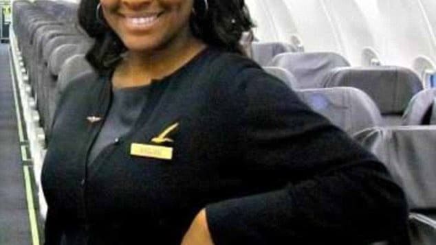 An airline hostess noticed a disheveled teen sitting next to a well dressed older man, and after leaving her a note in the bathroom was able to rescue her!