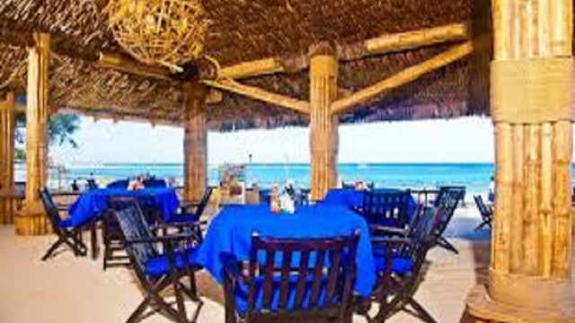Superclubs Grand Lido Sans Souci, the luxurious super-inclusive resort has continued its effort in providing support to the local community. The Food & Beverage, Stores and Bar departments of the resort has engaged in a food distribution project on the local community.