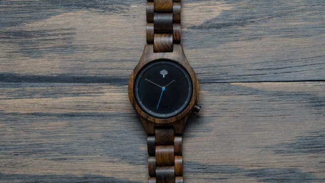 The timepieces are timeless fashion accessories. However, the newest rage of the fashion industry is timber made timepieces.