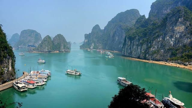 places to visit in Vietnam, Located in the easternmost part of Indochina Peninsula, Vietnam is the 9th most populous Asian country.