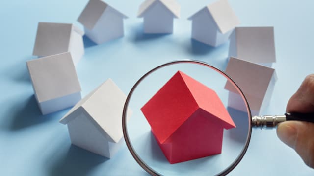 Knowing the real estate market cycle will keep your business ahead of the competition. Which cycle are we in? Which cycle is coming? We're going to go over what the warning signs are and what the best steps to take for your real estate investing business are. Real estate investing cycles are exactly that, a cycle. If you're in a market that's experiencing some issues, don't worry, it will turn around eventually. If you're in a market that's booming, you should be investing in properties that will build a safety net for your business when the cycle eventually turns.