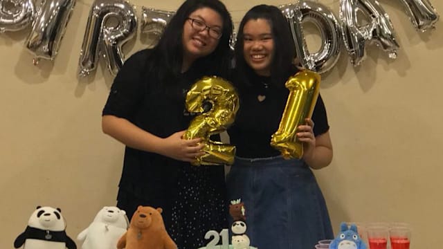 I'm holding the "1" balloon cos I'm #1 just kidding :p