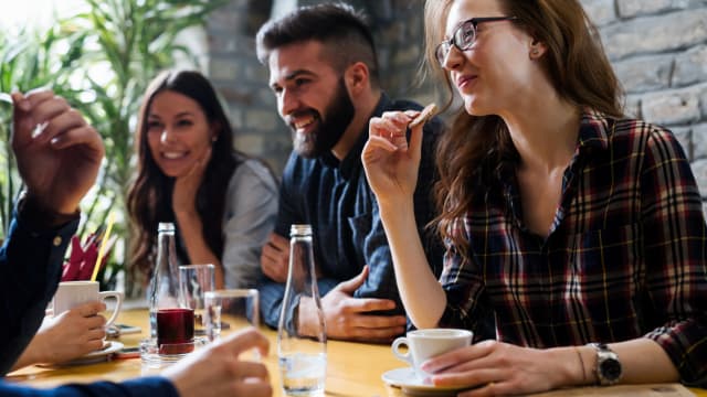 Eating out is an art form. With a little bit of know-how, you can get the most for your money and have a great dining experience. Check out these restaurant hacks and see for yourself.