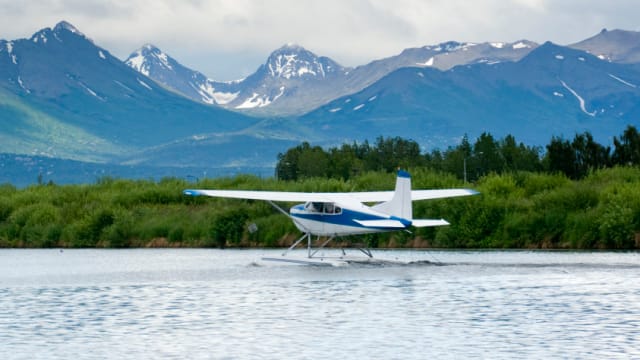 There's a new way to travel between Seattle and Vancouver, by seaplane! Who doesn't want to go for a trip on a seaplane!? Here's everything you need to know.