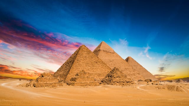 These incredible wonders of the world have stood in Giza far longer than you may think - and this one incredible fact puts it into startling perspective!
