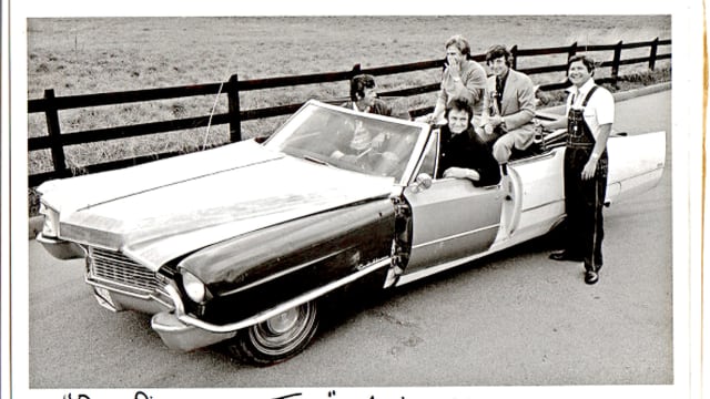 La canción de Johnny Cash "One Piece at a Time" inspiró que se fabricaran dos autos Cadillac con piezas de distintas generaciones.