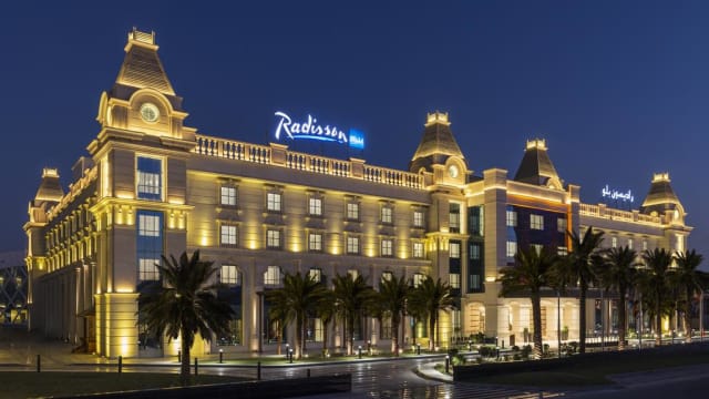 Radisson Blu is one of the best hotels to stay in Dubai which is located at Dubai Media City, Dubai Deira Creek, Dubai Water Front, and Dubai Marina.