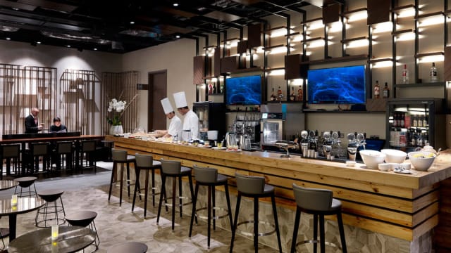 Plaza Premium Lounge is the world’s largest independent airport lounge network. It is one of the most popular and preferred lounges in UAE that offers comfort and convenience to its customers at Airports.
