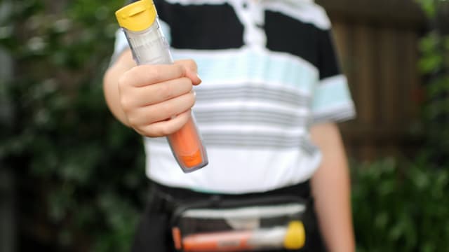 Watch this video and learn about the current shortage of epinephrine autoinjectors in Israel.