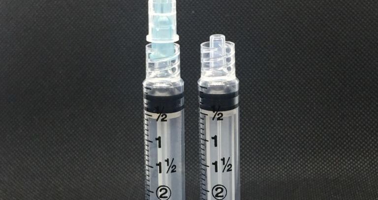 Which types of diabetic syringes are most suited for administering insulin?