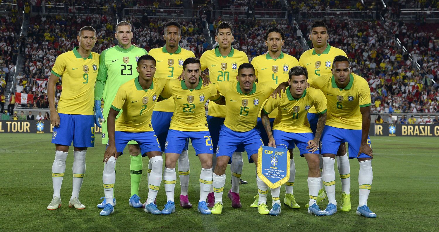 Сколько раз бразилия становилась чемпионом. Сборная Бразилии. Сборная Бразилии по футболу. Игроки футбольной сборной Бразилии. Сборная Бразилии 2002 года.