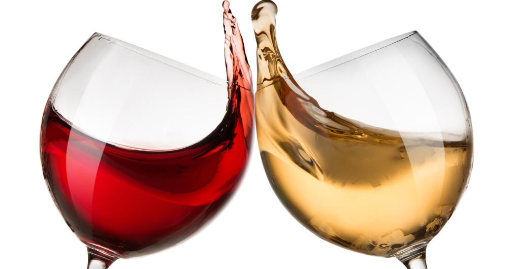 Белое или красное вино. Red and White вино. Glass Red White Wine. Бокал с белым вином с глазами. Two Glasses with Wine White and Red.