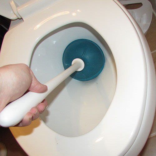 How To Unclog A Toilet: 5 Best Tools To Get The Job Done | Playbuzz How To Unclog A Toilet: 5 Best Tools To Get The Job Done | Playbuzz