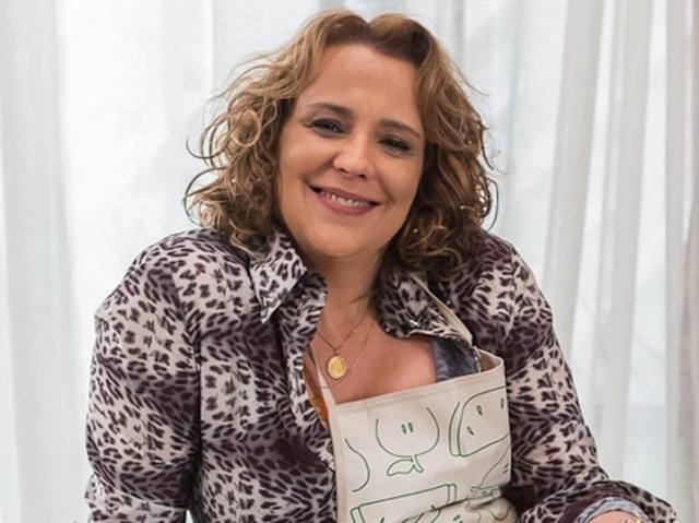 Em 'Rock Story', Ana Paula era Dona Néia, mãe do popstar Léo Régis (Rafael Vitti)