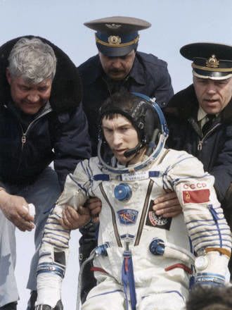 Llegada de Krikalev, 25 de marzo de 1992.