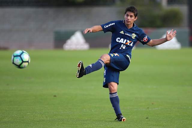 Conca mostra pontaria afiada em treinamento do Flamengo nesta quarta-feira