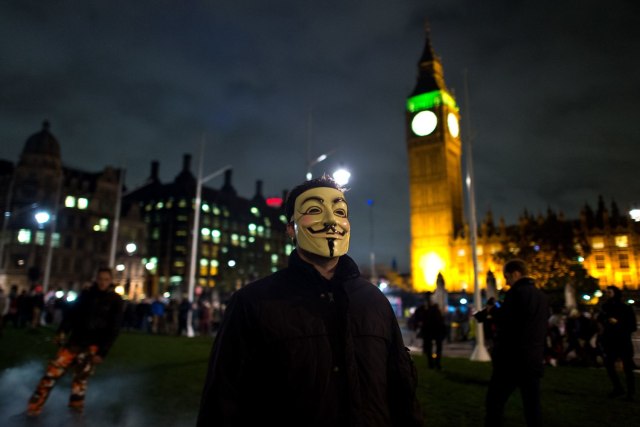 Enorme protesto do Anonymous toma as ruas de Londres - 1