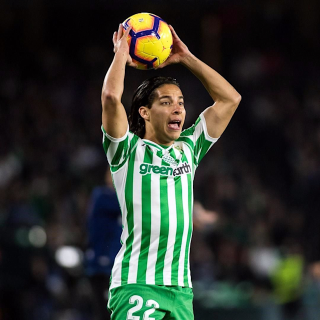 La promesa del futbol mexicano al ataque, se ha quedado sólo en eso.Diego Lainez ha batallado como ninguno en Europa pues apenas acumula 20 minutos en promedio por partido disputado con el Real Betis, en LaLiga española.Aunque no llegó con etiqueta de ser titular, tampoco ha gozado de más participación en la temporada liguera, mientras que en la Copa del Rey sólo jugó tres compromisos con el cuadro bético.Ya con más de un año en España no da señales de volverse un básico del equipo. Diego Lainez Club: Betis (Esp)Partidos posibles: 27Minutos posibles: 2,430Partidos jugados: 10Minutos jugados: 207