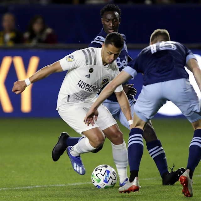 Años en Europa: 9Edad al dejar Europa: 30 años El "Chicharito" también fue convencido por los dólares de la MLS y la experiencia de vivir en Los Ángeles y en enroló con el Galaxy. Hernández ha sido criticado por su falta de gol, algo que adolece desde su paso por Alemania, de hace 3 años, y luego en Inglaterra con el West Ham y en España con Sevilla.
