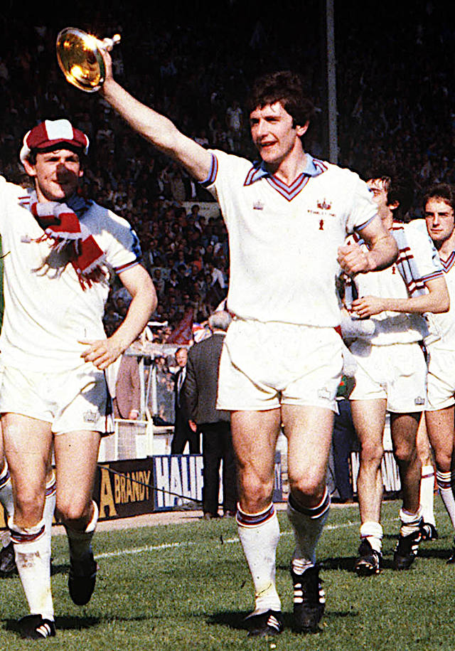 West Ham Greats Pay Tribute To Billy Bonds West Ham United