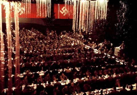 Una mirada a la intimidad nazi: la fiesta navideña de los soldados organizada por Hitler (+ Fotos)