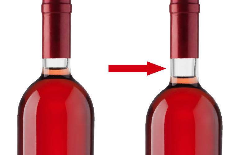 Si el nivel de líquido en el interior de la botella es anormalmente bajo descarta esa botella. Entre el nivel de líquido y el tapón apenas debe haber "un dedo". Si el nivel de líquido es muy bajo, posiblemente se deba a un defecto de embotellado y el vino esté avinagrado