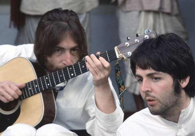 Si bien buscaban relajarse, la música resultó ser su idioma en el proceso de entendimiento de sí mismos. La India se convirtió en un rincón lleno de inspiración, escribieron más de 38 canciones entre sus prácticas de meditación. 