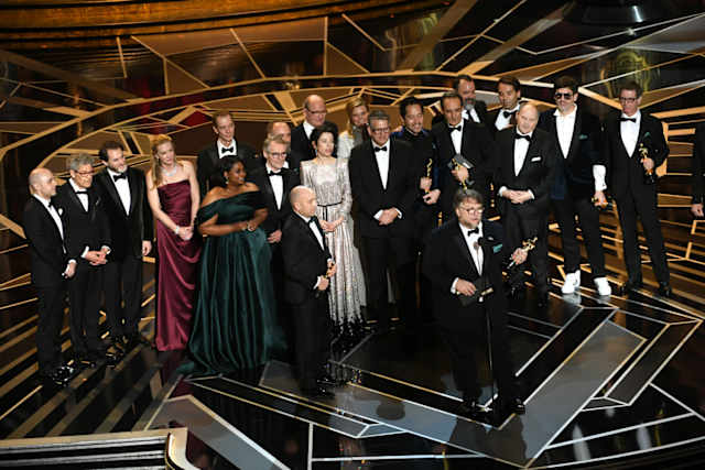 El verdadero nombre de estos premios es "Premio de la Academia al Mérito", pero hace mucho tiempo se le comenzó a llamar Oscar, aunque no hay una historia oficial del porqué de ese nombre. Existen muchas teorías, pero no se sabe cuál es la historia verdadera.