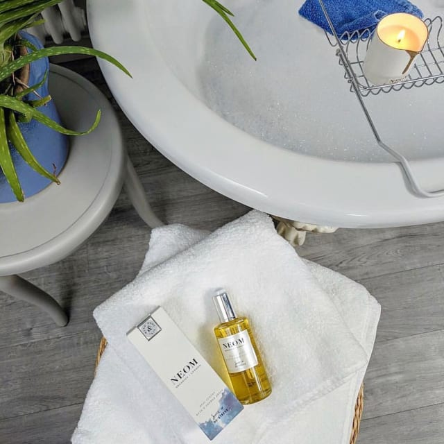Is there anything better than soaking in the tub after a long day? Nope, we can't think of anythign either! A cosy spot to read, listen to a podcast or pracice mindfulness, baths are the ultimate hygge must have. Take yours to the next level with the Perfect Nights Sleep Bath and Shower Drops from Neom. Designed to create your own pre-sleep haven and prepare you for a blissful night’s sleep, each bottle contains 19 essential oils, including lavender and jasmine to help you unwind. Simply drop 3 or 4 full pipettes of precious oils into a warm bath and relax. 