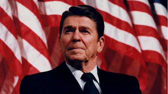 El presidente de Estados Unidos en 1983, Ronald Reagan, aseguró que Granada era un peligro para su país y para el mundo por sus alianzas con Cuba y por la construcción de un aeropuerto internacional que, según él, sería una base aérea de Rusia en el Caribe. La construcción del aeropuerto tenía el objetivo de impulsar el turismo en el país.