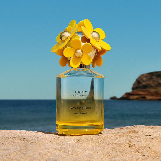 Inspired by sunny days and the sparkling heart of daisy girls everywhere, Limited-edition Daisy Sunshine Eau So Fresh brings a bright, sunny twist to the classic Daisy fragrance. With fruity top notes of pear, floral heart notes of mimosa and a feminine base of heliotrope. RRP: £68.00 allbeauty price: £56.95 