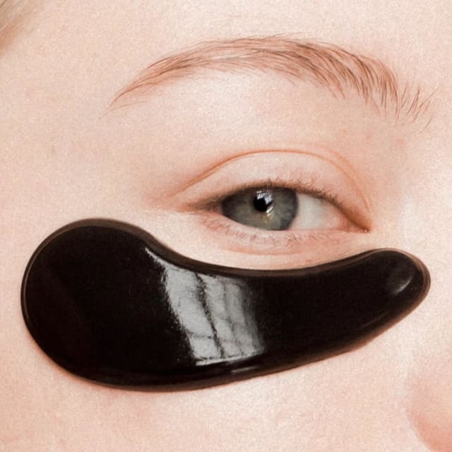 Whether for pre-party, events, sleepless nights or as a regular weekly treat for maintenance, eye patches moisturise and brighten the skin around the eyes to make you look more awake and rested.