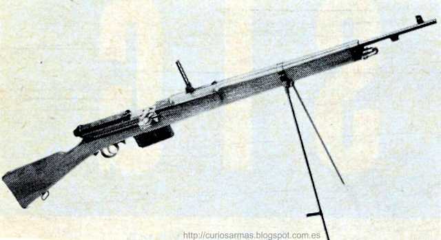 El fusil semiautomático Mondragón, fue el primer fusil semiautomático mexicano, diseñado por Manuel Mondragón, quien ayudo a Porfirio Díaz en su lucha contra los revolucionarios, este fusil mexicano tambien fue usado durante la primera y segunda guerra mundial por el ejercito alemán.