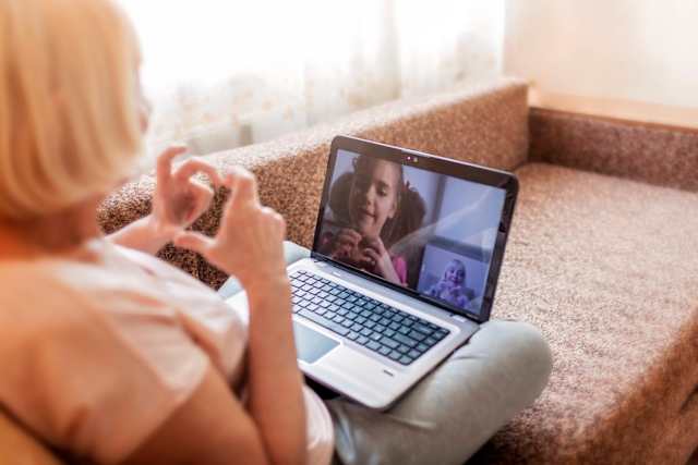 Uno de los logros que ha traído el uso de internet es el saber que, al otro lado de la línea, están aquellas personas con quienes deseamos hablar.