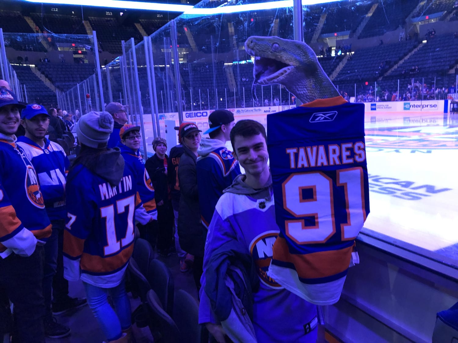 Islanders fans welcome John Tavares back to Long Island - ESPN