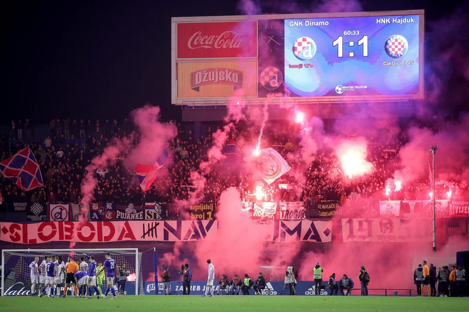 GNK Dinamo Zagreb - [HT PRVA LIGA] 1' Počinje utakmica protiv HNK Hajduk  Split! AJMOOO DINAMO! 🔵🔵💪