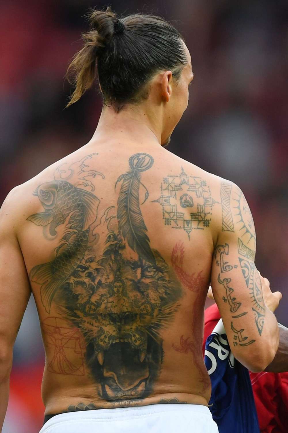 Llevan Futbolistas Arte En La Espalda
