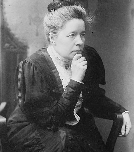 Reconocida por ser la PRIMERA MUJER en ganar un premio Nobel, la escritora sueca (1858-1940) fue galardonada en 1909 
