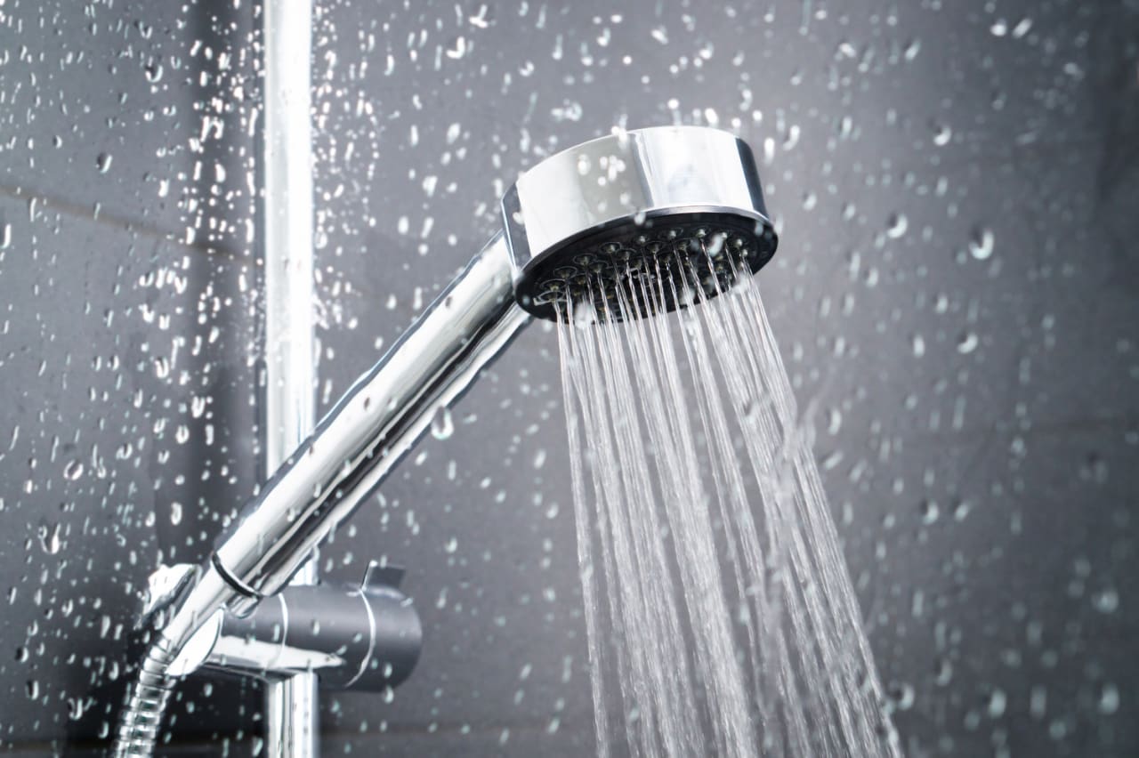 30 segundos de agua fría al final de un baño servirá para estimular la circulación sanguínea y energizar el cuerpo.