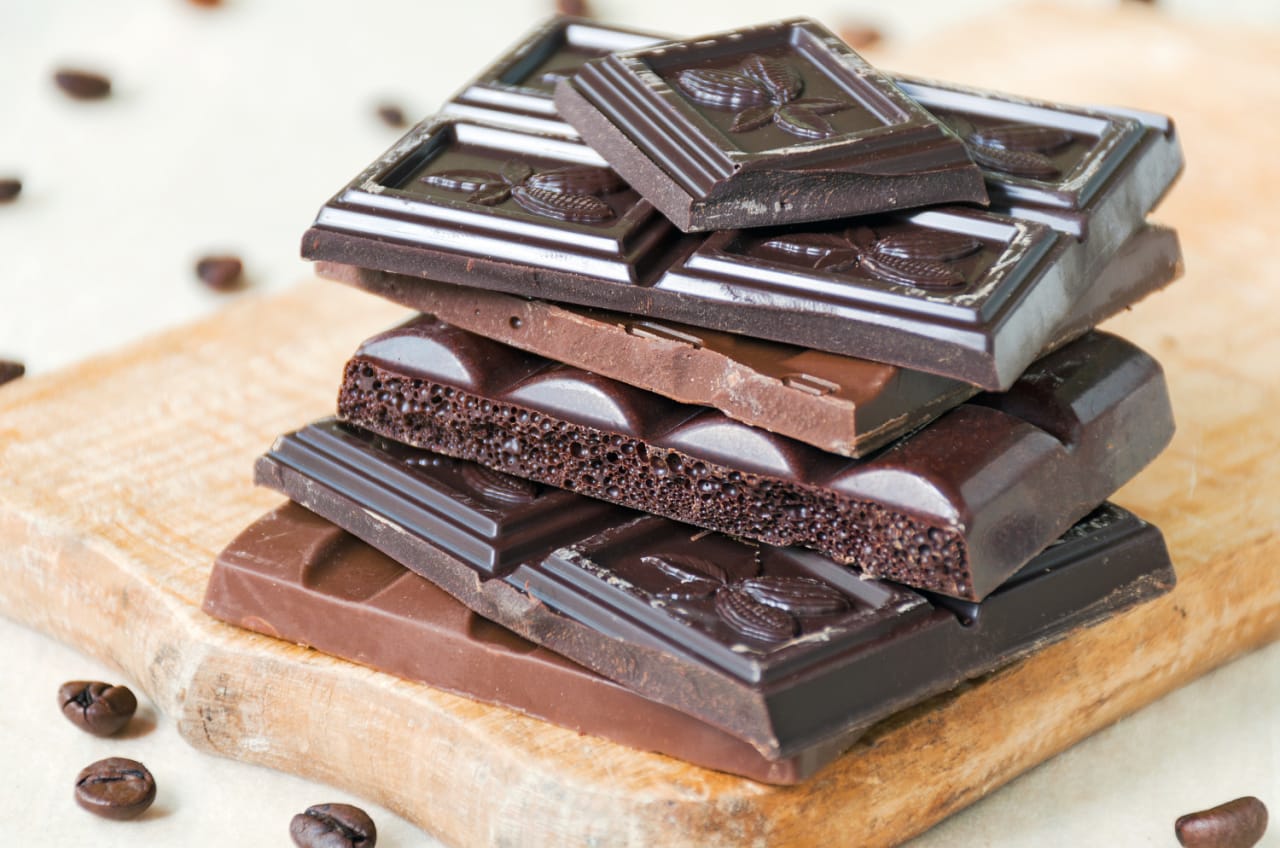 Mientras más cacao posea el chocolate, mayor serán los beneficios.