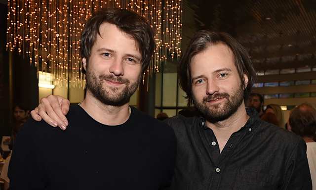 I fratelli Duffer volevano dirigere il nastro, ma furono respinti perché non erano abbastanza conosciuti. Poco dopo, hanno raggiunto il successo con "Stranger Things".