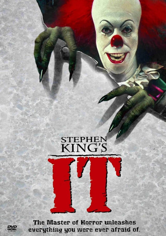 Il numero 27 è associato al film. Il lavoro è stato creato 27 anni dopo l'originale. Inoltre, il libro menziona che "It" ritorna ogni 27 anni. Jonathan Brandis, che ha partecipato alla miniserie del 1990, è morto a 27 anni e la versione attuale è stata girata un mese dopo che Bill Skarsgård aveva compiuto 27 anni.