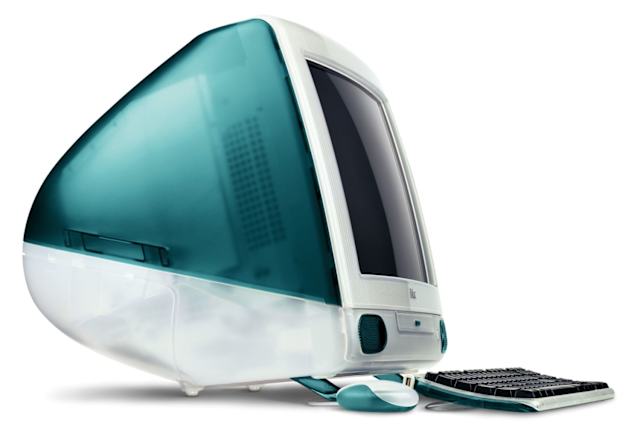 El primer iMac de Apple gozó de gran popularidad debido a su estética alternativa, diferenciándose del  resto de computadoras personales del mercado.-