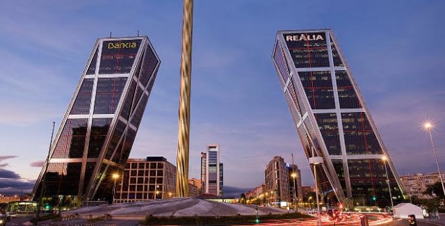 Top de los edificios más curiosos de España Lp68hsud4hzhtxt7fxyb