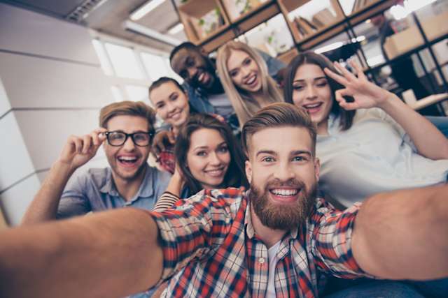 Seus amigos adoram tê-lo(a) por perto, pois sua alegria é contagiante. Eles reconhecem a sua lealdade e, por isso, é sempre o centro das atenções entre a turma.